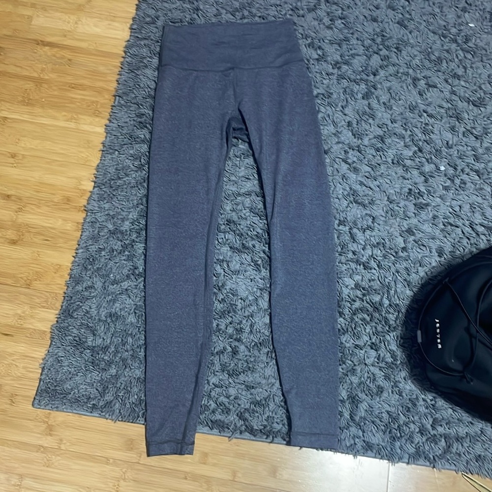 dark grey lulu-lemon leggings